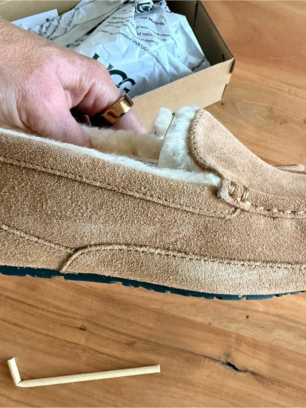 New in Box UGG Kids Ascot Chestnut Brown Suede Moccasin Slipper size 3